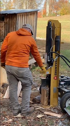 Trying out a 25 Ton CountyLine Log Splitter
