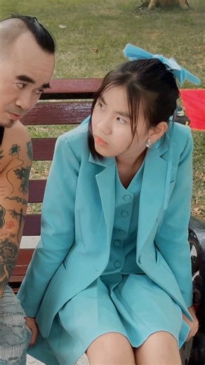 She saved the SOS girl from danger 💛⚡ [Miss Kindness]