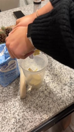 4.3K views · 92 reactions | Make a fresh lemonade with me! Girls’ night edition #freshdrinks #lemonadebusiness #lemonaderecipe | Jose Myoir | Facebook