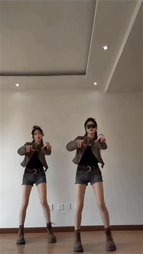 为情所伤 Disc : Didnt intend to infringe any copyright. For older videos can be viewed at my tiktok or instagram link in my profle in About tab. Thks Credit To 爱跳舞的垚(yáo） n BGM creator.🥰 #dance #chinesegirl #tiktokdance #dj #remix #xuhuong2025 #S_D_S #viralreels #trendingreels #livemusic #costumecontest | Sun Wu Thien