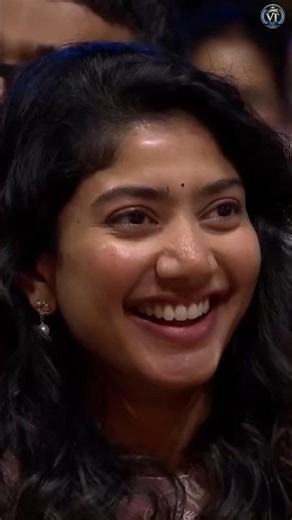 Chiranjeevi का Royal Respect 💕Moment Stage पर! Pilla Pilla Meesaala Song Train में 2016 🤯🔥