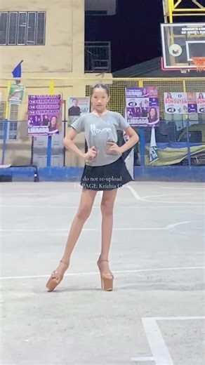 HEELS & SKIRT check yellow basket 🧺 #modeling #pasarela #catwalk #rampa