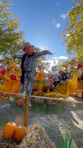 🎃 Halloween Magic at Bakken 🎢🎃 | Copenhagen’s Oldest Amusement Park Transforms! 📸 My Danish Experience 🎡✨ Welcome to Bakken, Copenhagen – The World’s Oldest Amusement Park! 🇩🇰 This week (📅 11–19 October), Bakken turns into a Halloween Wonderland filled with spooky fun, glowing pumpkins, thrilling rides, live shows, and cozy Hygge moments for everyone! 🎃👻💀 In this short video, I’ve combined the best clips from Bakken — from roller coasters and horror houses to fire shows, family fun, a