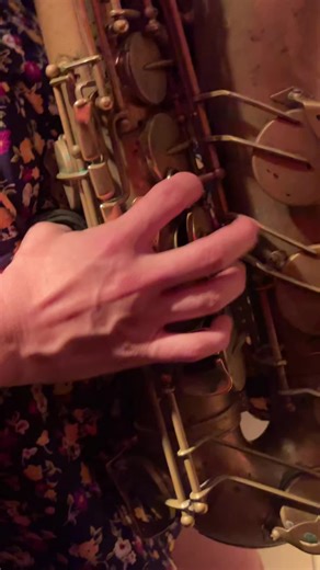 🎤Si quieres escuchar funk en directo en Barcelona tienes la oportunidad cada jueves a las 23:00 con la Hit Me Funk Jam en el escenario de @Marula Cafe BCN 🎸Y si cantas o tocas algún instrumento te puedes sumar a la jam que entre músicos allí se desarrolla. 📷Estas imágenes corresponden al jueves 10 de julio . 🎟️Entrada 8€ (incluye una birra ). . . . #hitmefunkjam #funkmusic #endirecto #marulacafe #funk #musicians #musicaenvivo #music #musica