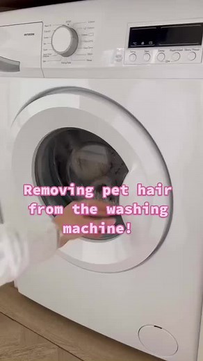 No better reason than shedding season to deep clean your washing machine. Vamoosh 6-in-1 action eliminates limescale and bad odours, hygienically cleans the machine AND dissolves hair. Making it the only washing machine cleaner that can do this💜🐾 Thank you @Cleaningwithdanielled🫧 for this fabulous video🥰 #vamoosh #pethairdissolver #washingmachineclean #deepclean #laundry #washingmachineclean #limescale #sparklingclean #cleaningwithpets #pets
