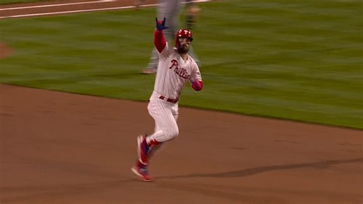 Bryce Harper hammers a two-run homer in the 1st | 11/02/2022