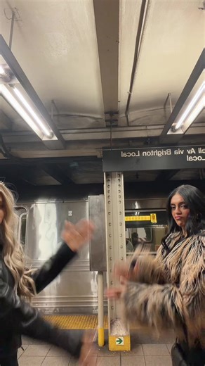 Emma Bjornberg (@emmabjornberg)’s videos with nhạc nền - Dưa hấu không đường