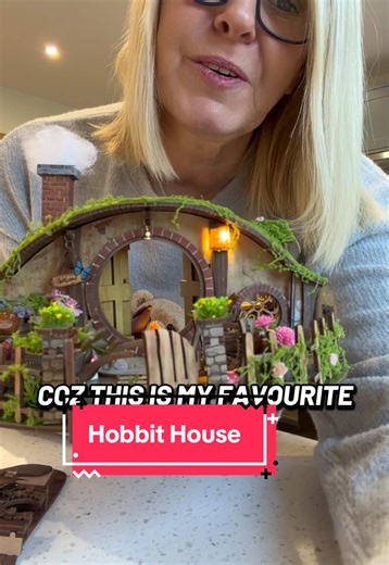 Hobbit House. Gorgeous kit! Love this one! #hobbit #craftkit #diycrafts #lordoftherings #crafting