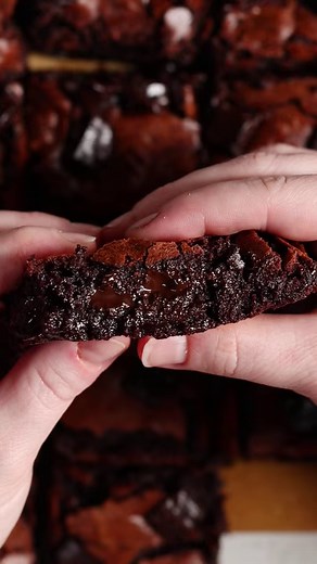 2.4M views · 4.7K reactions | This is the best fudgy brownie recipe. If you're team gooey, then these are calling your name. Full recipe in our link in bio. Ingredients: 8 oz good-quality chocolate, semi-sweet 12 tablespoons butter, melted 1 ¼ cups sugar 2 eggs 2 teaspoons vanilla extract ¾ cup all-purpose flour ¼ cup cocoa powder 1 teaspoon salt (https://tasty.co/recipe/the-best-fudgy-brownies) | Tasty | Facebook