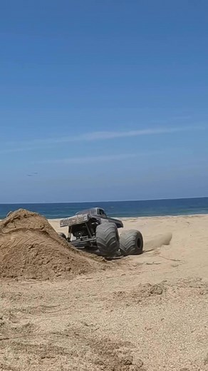 1.1M views · 10K reactions | Going wild! #monstertruck #offroad #stunts #flip #monsterjam #gopro #4x4 #monsterenergy #losi #rc | Big ‘Merica_rc | Facebook