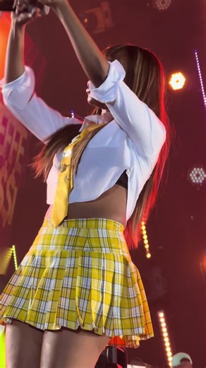 Fefef Busi Live in Concert