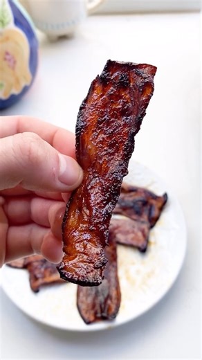 Vegan Plan on Instagram: ""GET The Complete Plant Based Cookbook - Over 200+ Delicious Vegan Recipes Including 30-day Meal Plans" =>> LINK IN BIO 🔗 @vegan.planvn King Oyster Mushroom Bacon 🥓 By: @justincooksgood Had to post this immediately because y’all really wanted this recipe! Thanks for all the support & I hope you can try this! 🙏 Gluten free & vegan btw ;) Full Recipe: King oyster bacon: 1 king oyster mushroom (the biggest one you can find) 2-3 tbsp coconut aminos 2 tbsp maple syrup 1 t