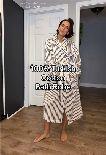 I’m 5’5” and 120lbs and got the size S/M .. size up if you want an oversize look.. love this robe, I never sweat in it🤍 #bathrobe #cottonrobe #musthave