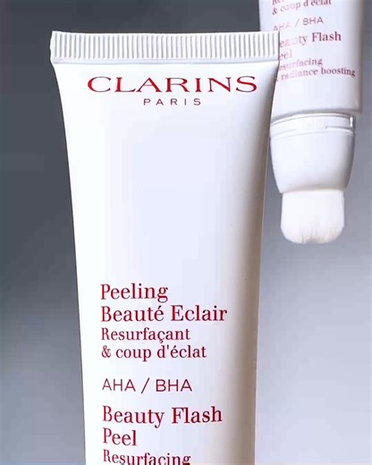 Beauty Flash Peel – une peau éclatante instantanément ! ✨ Offrez à votre peau un peeling professionnel à la maison qui combat le teint terne, les irrégularités et les rides. À utiliser le soir 2 à 3 fois par semaine, en évitant le contour des yeux, puis appliquez votre crème de nuit. Attention : contient des AHA, utilisez toujours une protection solaire. Pour un glow immédiat et une peau lisse et fraîche ! --- Beauty Flash Peel – direct een stralende huid! ✨ Geef je huid thuis een professionele 