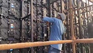 stage led screen installation #led#ledscreen #event #ledpanel #ledmonitor #rgb #color #display #instruction #electronics #stagelighting #stagescreen #ledlights #ledlighting #dj #ktv #bar #song #media #ledtv #down #diy | Apollomi LED Screen Display Factory | Facebook