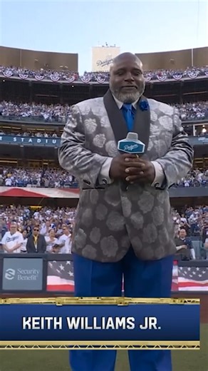 Gospel singer Keith Williams Jr. delivers the U.S. national anthem ahead of #WorldSeries Game 5 🇺🇸 | MLB