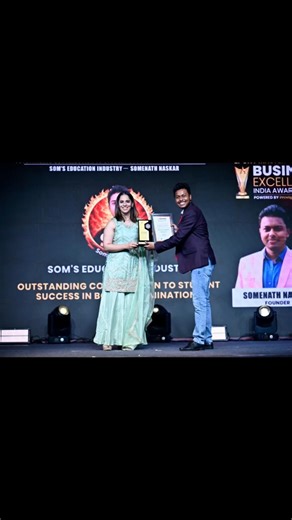 স্বপ্ন যখন সত্যি হয়! 🏆 Saina Nehwal-এর হাত থেকে সম্মান! 😍 #Shorts #SomsClassroom