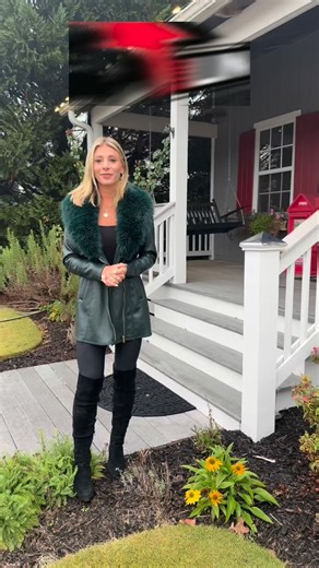 𝐘𝐨𝐮𝐫 𝐋𝐚𝐤𝐞 𝐎𝐜𝐨𝐧𝐞𝐞 𝐂𝐡𝐫𝐢𝐬𝐭𝐦𝐚𝐬 𝐭𝐨-𝐝𝐨 𝐥𝐢𝐬𝐭 𝐢𝐬 𝐨𝐟𝐟𝐢𝐜𝐢𝐚𝐥𝐥𝐲 𝐇𝐄𝐑𝐄! 🎅✨ From holiday boutique shopping to small-town magic and the Ritz Carlton’s Christmas wonderland… Lake Oconee truly knows how to do the holidays. Catch me checking off every festive stop this season! ❤️💚 #lakeoconee #realtor #realestate #foryoupage #kimandlinloganrealestate | Madison Zak - Kim and Lin Logan Real Estate