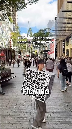 Turning Curiosity Into Free Advertising 😳 #viralmarketing #marketingstrategy #usashorts