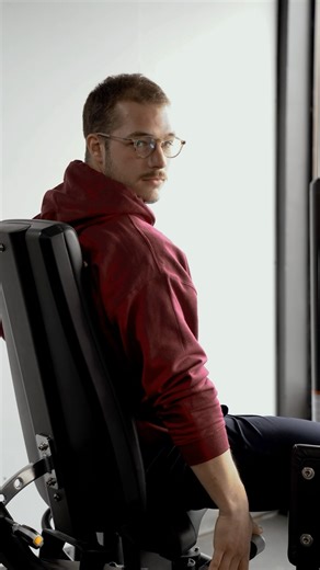 Ces machines Matrix… c’est pas du basic. Chaque ajustement est fluide, précis, pensé pour ton confort et ta performance. 🔧💪 Dans notre gym, même les machines sont premium et Jay te le montre à sa façon 😎 Parce que quand tu t’entraînes comme un roi… faut des outils à la hauteur. Porte ta couronne. 👑 - These Matrix machines? They’re next level. Every adjustment is smooth, precise, and built for performance. 🔧💪 At our gym, even the equipment is premium and Jay’s here to prove it (his way 😎).