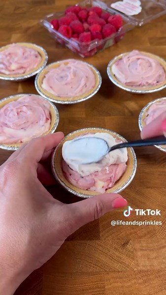 Easy Mini Raspberry Cream Cheese Pies Recipe