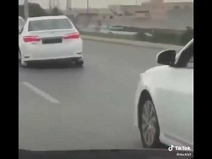 3 cars dance in a highway 😮😧