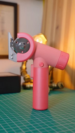 Discover ways these scissors help with prolonged projects, keeping your hands more relaxed and efficient. | Kimmy Turulski Paige