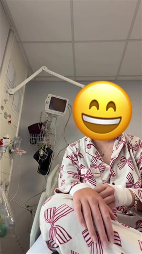 This is what I mean when I say my left arm is paralysed. I can feel it just cannot move it. Currently in CAU waiting for the doctor. Fingers are swollen as not much circulation in the hand. Fingers go grey and tingly so just waiting for the next steps. #paralysis #fnd #hospital #help #leftarm