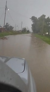 Así está la calle 20 de junio en Agustin Ferrari, desde la autopista hasta Bayón Herrera. Un desastre. | Merlo Real Noticia