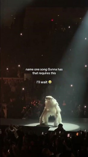 Gunna really brought out a Yeti on stage 😭