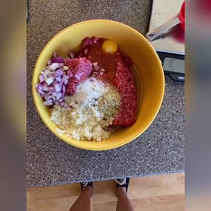 Hey guys! Sanz here with Bright Line Eating social media! My family has been trying out some of the recipes in The Official Bright Line Eating Cookbook! In this video I show (and tell) about a couple of recipes that made a fantastic dinner for my family of six. It got thumbs up all the way around—from the kids, to my husband, to me! And, we loved it so much, I’ve put it on the menu again for the weekend! We tried out Not Your Mom's Meatloaf and the Roasted Enchilada Vegetables. ❤️ To preorder Th