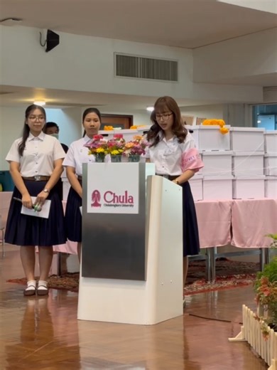 ทำบุญอาจารย์ใหญ่ทางสัตวแพทย์ EP01 นิสิตประธานโครงการกล่าวรายงานฯ ศ.สพ.ญ.ดร. เกวลี ฉัตรดรงค์ คณบดี กล่าวเปิดงาน ผู้ปกครองของน้องๆ กล่าวความในใจถึงอาจารย์ใหญ่ทางสัตวแพทย์ #CUVET #คณะสัตวแพทยศาสตร์จุฬา