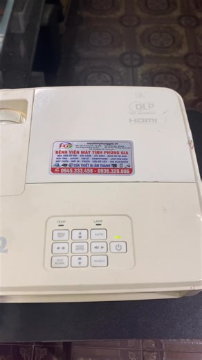 ⚡ THANH LÝ MÁY CHIẾU BENQ MS527 – CHUYÊN DỤNG CHO THUYẾT TRÌNH & HỘI HỌP ⚡ Bạn cần một chiếc máy chiếu ổn định – sáng rõ – giá hợp lý cho phòng họp, hội nghị hay thuyết trình chuyên nghiệp? BenQ MS527 đang được Phùng Gia thanh lý với giá SIÊU TỐT, phù hợp cho mọi không gian làm việc. 🎯 Ưu điểm nổi bật cho thuyết trình – hội họp: • Độ sáng cao, trình chiếu rõ ràng trong phòng có ánh sáng • Hình ảnh sắc nét, chữ hiển thị mịn – rất phù hợp chạy slide, biểu đồ • Kết nối linh hoạt, bật lên dùng ngay