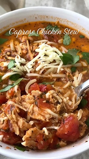 Low-Carb Slow Cooker Caprese Chicken Stew Recipe