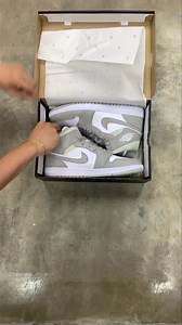 1.7K views · 22 reactions |  NEW STOCKS  Jordan 1 Mid “Linen” 朗...