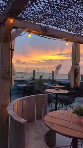 ♥️🧡sunset at Aloha! #alohascheveningen #scheveningenstrand #scheveningenbeach