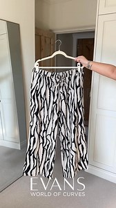 Explore our brand new plus size linen collection, made for sunny days and effortless outfits. ✨ 📸 @christielouisemac | Evans