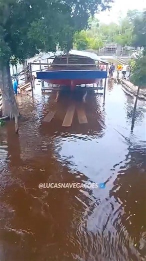 PUXANDO A BALSA DO ESTALEIRO. [PARTE 1] #balsa #estaleiro #barco