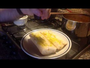 Calamari al sugo su crostoni bruschettati