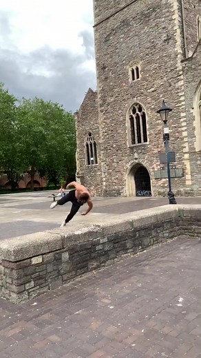And spin to finish 🌪 #fyp #foryou #foryoupage #freerunning #parkour #viral #flips