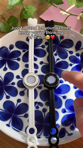 Bracelets that work all around the world 😭✨ #longdistance #couplebracelet #bracelet #couplegoals #Relationship