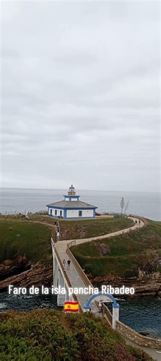 Faro Isla de la Pancha en Ribadeo #españa #elfaro #ribadeo #travel