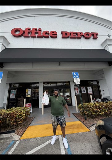 Rell with a tutorial on how to go to @Office Depot while remaining a real one 😎 @Rook 🤡