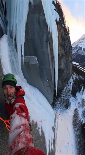The moment a ton of frozen waterfall collapses like breaking glass! 🧊💥 #icefall #winter #dangerous #dramatic #frozenwaterfall #collapse #winter #danger | روّاد الفكر