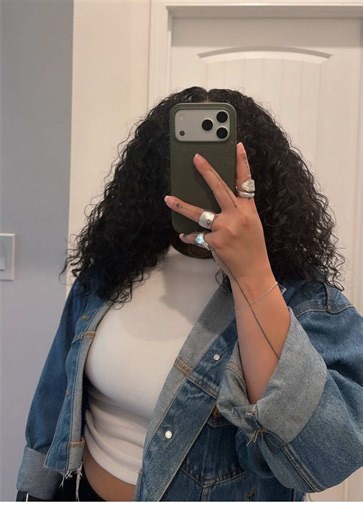 Pedicure in El Paso (Deluxe Nail Spa) highly recommend. I normally go to Ann for pedicures but everyone is really good and I haven’t seen anyone have an issue with the final product! I always make an appt before I go. I have gotten a full set with Tommy he’s also great btw but the nail techs here are all so good just check them out on google! #elpaso #elpasotx #elpasotx915 #elpasopedicures #eptx915