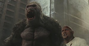 Dwayne Johnson canarde des monstres géants dans le trailer de Rampage
