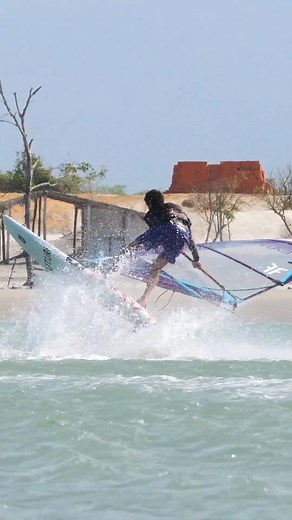 Happy dancing feets🤙 Flaka shaka 720 on the @gunsails yeah 4.4 and the @futureflyboards Tamado 91 Thanks @odajohanne_windsurfing for the film🎥 🙏 @laguna_beach_park @aalvaamedia @kitelab @sabfoil @mysticboarding @aeron.sports.windsurfing @sunsessionszinc #gunsails #futurefly #aeronbooms #mysticboarding #windsurfing #windsurf #freestyle #brazil #spining #dancing #water #jericoacoara | Dudu Levi