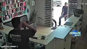 641K views · 6.2K reactions | Ladrão folgado! Após roubar uma loja...