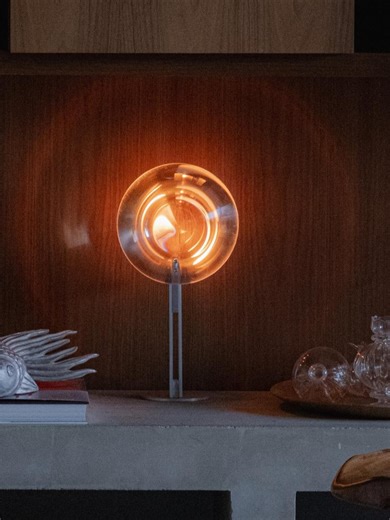 Our latest designer showcase features the Flare lamp by Parisian studio Douze Degrés. Inspired by maritime lighthouses, a small flame is reimagined as a luminous signal. Through its optical lens, the candlelight is amplified and projected, transforming into a vibrant beam. See more collectible design on Dezeen.com #dezeen #design #architecture #paris #lamp