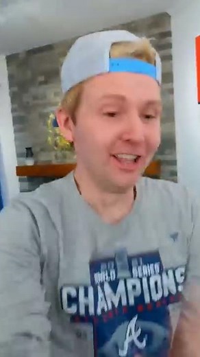 ROACH ON PIZZA! 🦗 #shorts